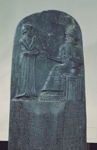 Reliéfní postava boha slunce Šamaše diktujícího králi Chammurapiho zákony na jeho slavném zákoníku, starobabylonské období, 1760 př. n. l. (čedič) od Mesopotamian