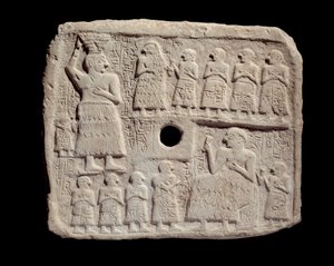 Mezopotámie: nízký reliéf ve vápenci Ur-Nanshe (Naše nanshe), krále Lagaše. Sumerské období. Z Tello Paris, musee du Louvre - Pamětní reliéf na stavbu náboženské budovy Ur-Nanshe, králem Lagaše (Ur-Nanshe) (Naše nanshe) fro