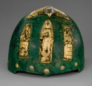 Přilba s božskými postavami pod ptákem s roztaženými křídly, cca 1500-1100 př.nl (bronz, zlatá fólie přes bitumen) od Middle Elamite Period