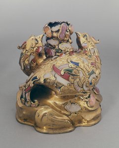 Čínská nádoba na víno z pozlacené mědi v podobě fénixů na skále od Ming Dynasty Chinese School