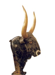 Minojské umění: rhyton nebo rhyton nebo rhyton (sklo přístroje) ve tvaru býčí hlavy z Malého paláce Cnossos (Knossos) na Krétě. 1550-1500 před naším letopočtem. Heraklion, Archeologické muzeum od Minoan