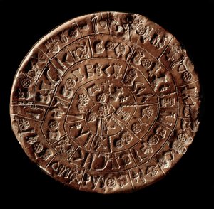 Disk Phaistos (Phaistos Disk, Phaestos Disc) (Minojské umění - 1700 - 1600 př.nl) pokrytý hieroglyfy. od Minoan