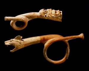 Předkolumbovské umění, kultura Mochica (Ugly, monchique): terakotové trubky. 200-500 n. l. Goteborg, etnografické muzeum
