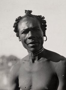 „Budování říše“ ve fašistickém věku: muž Cunama, 09.05.1936 (černobílá fotografie) od Modestino Baldinetti