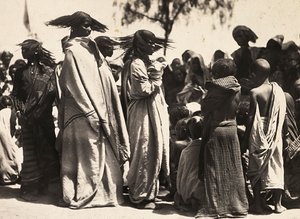 „Budování říše“ ve fašistickém věku: muslimské dívky, 9.5.1936 (černobílá fotografie) od Modestino Baldinetti