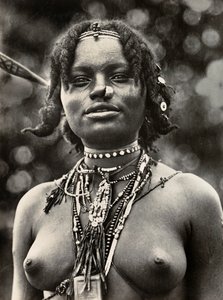 „Budování říše“ ve fašistickém věku: žena Cunama, 09.05.1936 (černobílá fotografie)