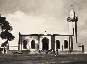 „Budování říše“ ve fašistickém věku: mešita Asmara, 9.5.1936 (černobílá fotografie) od Modestino Baldinetti