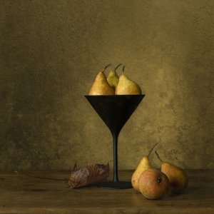 Zlaté hrušky s nádechem melancholie od Monique van Velzen