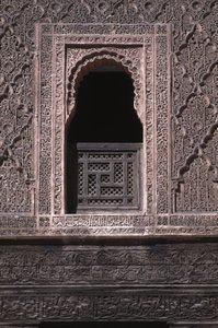 Pohled z okna na nádvoří Ali ben Youssef Medersa, postaveného Saadiany v roce 1565 (cedrové dřevo a štuky)