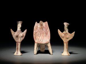Postava Psi, trůn se sedící postavou a postava Psi, cca 1300-1200 př.nl (terakota) od Mycenaean