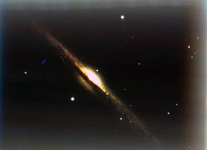 Galaxie Needle v Coma Berenices. od NASA Images