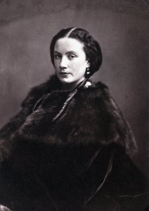Portrét Madame Pichat. Portrét elegantní ženy s anglickými přezkami s kožichem. Autor fotografie Gaspard Felix Tournachon dit Felix Nadar (1820-1910) od Nadar