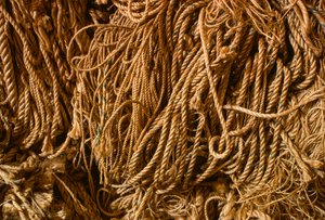 Lano vyrobené z přírodního manilského vlákna v továrně Columbian Rope Company v Auburnu,... od Nathan Benn