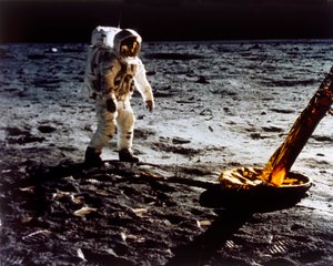 Buzz Aldrin u nohy lunárního modulu, mise Apollo II, červenec 1969. od Neil Armstrong