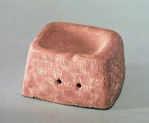 Podpěra vázy používaná jako hořák na parfémy, Chassenská kultura, 3000-2500 př.nl (keramika)