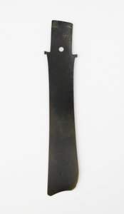Vidlicový sekáč (zhang), kultura Qijia, cca 2500-2000 př. n. l. (nefrit (nefrit))