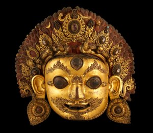 Hlava Bhairavy, cca 16. století (malovaná zlacená měď a horský křišťál) od Nepalese School