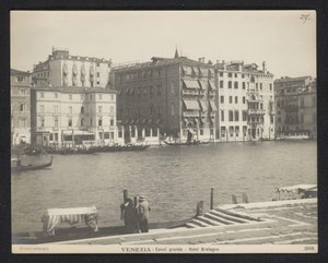 Exterieur van Hotel Bretagne te Venetië Venezia - Canal Grande - Hotel Bretagne (title on object)   1326986   cs       czech Successfully Translated  Original: Geisha and Peacock on Plum Tree Translat: Geisha and Peacock on Plum Tree 1363942 cs czech Succe od Neue Photographische Gesellschaft