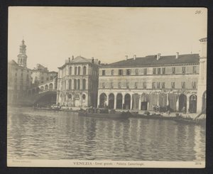 Pohled na Palazzo dei Camerlenghi v Benátkách Benátky - Canal Grande - Palazzo Camerlenghi (název na objektu) od Neue Photographische Gesellschaft