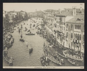 Gondoly na Canal Grande v Benátkách Benátky. Canal Grande in Festa (název na objektu) od Neue Photographische Gesellschaft