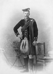 Highland šaty
