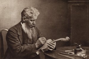 Houslař (čb fotografie)