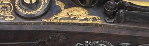Detail jedné z dvojice stříbrných kulových pistolí s křesadlovým zámkem, Versailles, 1825
