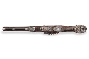 Jedna z dvojice stříbrných kulových pistolí s křesadlovým zámkem, Versailles, 1825