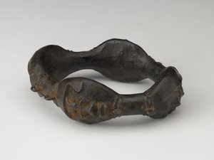 Náramek, konec 19. nebo začátek 10. století (litá slitina mědi)