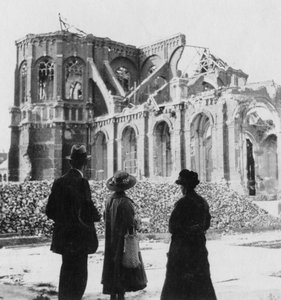 Poškození kostela Notre Dame, Armentières, Francie, první světová válka, c1914-c1918