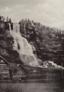 Tvindefos (černobílá fotografie) od Norwegian Photographer