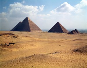 Pohled na pyramidy Cheops, Chephren a Mycerinus