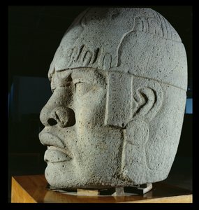 Colossal Head 4 ze San Lorenzo, Veracruz, Mexiko, preclassic (čedič)