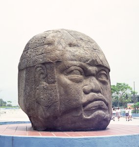 Colossal Head ze San Lorenzo, Veracruz, Mexiko, preclassic (čedič)