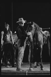 Gregory Peck s koněm na scéně 