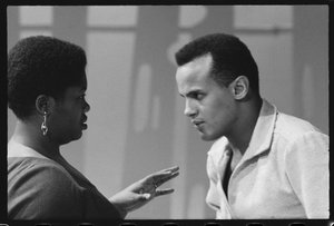 Harry Belafonte s Odettou na natáčení televizního speciálu od Orlando Suero