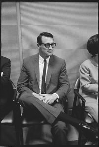 Rock Hudson čeká na setkání s princeznou Margaret od Orlando Suero