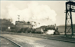 Železniční vlak opouštějící Union Station, St. Louis od Oscar C. Kuehn