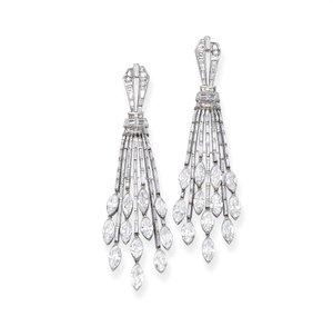 Pár ušních přívěsků ve stylu Art Deco, cca 1930 (diamanty a platina) od Ostertag Ostertag