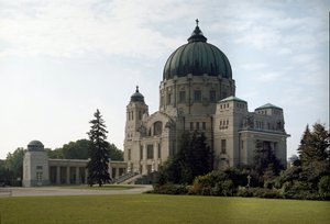 Pohled na rodinnou hrobku od architekta Otto Wagnera (1841-1918) (vídeňská secese). Hietzing hřbitov, Vídeň, Rakousko od Otto Wagner