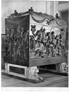 Sarkofág svaté Heleny zobrazující římské kavalíry a barbarské vězně (porfyr) od Paleo Christian