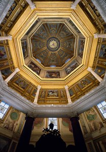 Pohled na klenbu uvnitř paleochristánské křtitelnice San Giovanni in Laterano (St. John Laterano) (Lateran baptistery nebo San Giovanni in Fonte), postavená kolem roku 440. Řím od Paleo Christian