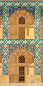 Detail nádvoří arkád v Medrese-i-Shah-Hussein, Isfahán, deska 26-27 z Modern Monuments of Persia, ryl A. Levie, 1856 litho