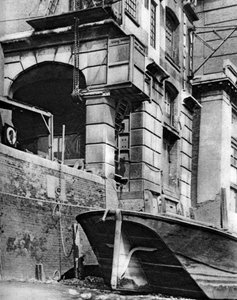 Zbytky obchodního sídla na straně Temže poblíž stanice Cannon Street, 1926-1927