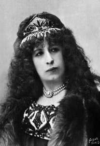 Aimee Tessandier (nar. 1851-), francouzská herečka a zpěvačka, fotografoval Paul Nadar v letech 1890 až 1905, extrahováno ze sbírky Felixe Potina, 500 současných celebrit, operních pěvců a dramatické Francie