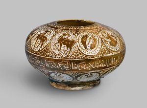 Lustrová nádoba, zdobená znameními zvěrokruhu, Kashan, Írán, období Seldžuků, začátek 13. století (kamenná pasta s leskem na glazuře)