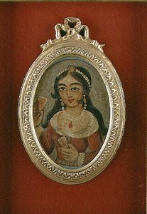 Qajarský kruh poprsí zobrazující ozdobenou ženu (olej na plátně) od Persian School
