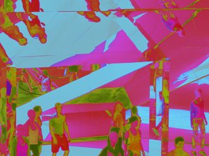 BENÁTSKÁ PLÁŽ VZHŮRU NOHAMA, 2014 (DIGITÁLNÍ SNÍMEK) od Peter McClure