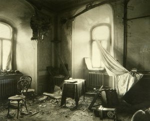 Ruská revoluce 1917: Interiér Čudovského kláštera v moskevském Kremlu po bombardování v listopadu 1917. Fotografie Pjotra Petroviče Pavlova (1860-1925) od Petr Petrovich Pavlov