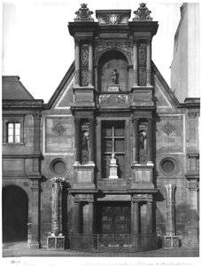 Střední část hlavního průčelí, ze zámku Anet, na nádvoří Ecole des Beaux-Arts, 1547-52 (viz také 162439) od Philibert Delorme